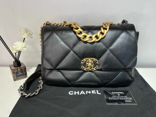 CHANEL 19 BAG, Women's Fashion, Bags & Wallets, Cross-body Bags on Carousell