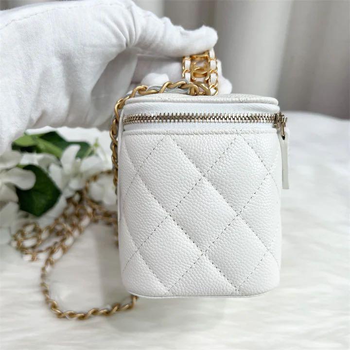 ✖️SOLD✖️ Chanel 22S Pick Me Up Top Handle Small Vanity in White Caviar  AGHW, Luxury, Bags & Wallets on Carousell