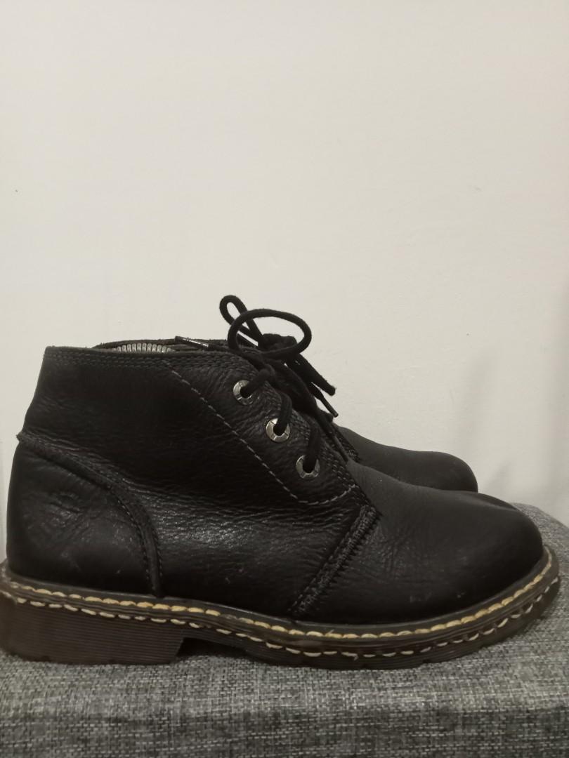 Dr martens wilmot store chukka