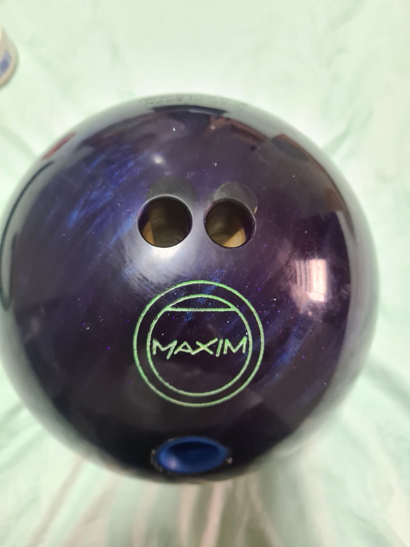 Ebonite Maxim Bowling Ball 9LB, Sports Equipment, Sports & Games