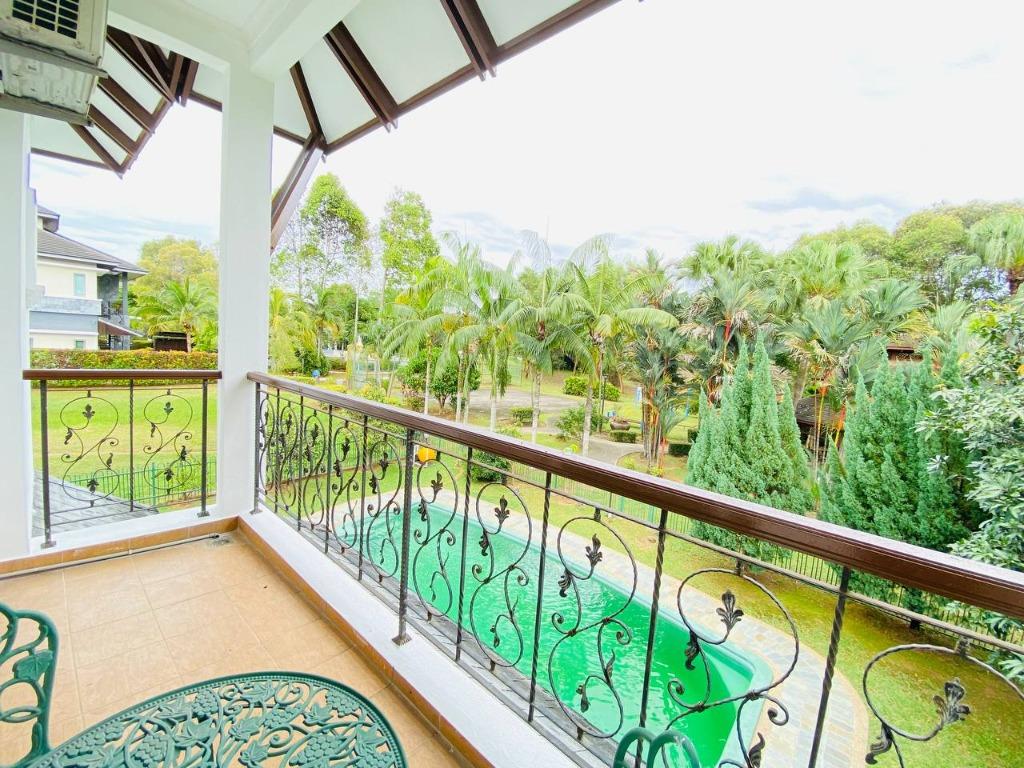 FACING LAKE 2 Storey Bungalow Perdana Lakeview East, Cyberjaya