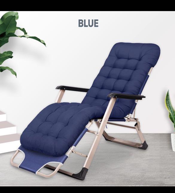 Foldable lazy outlet chair