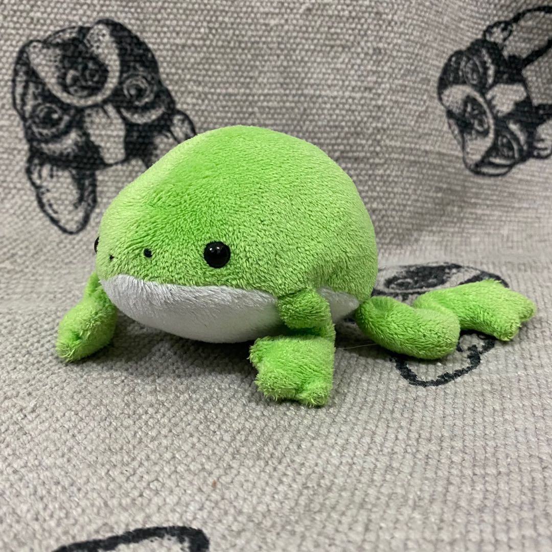 munumum plush frog