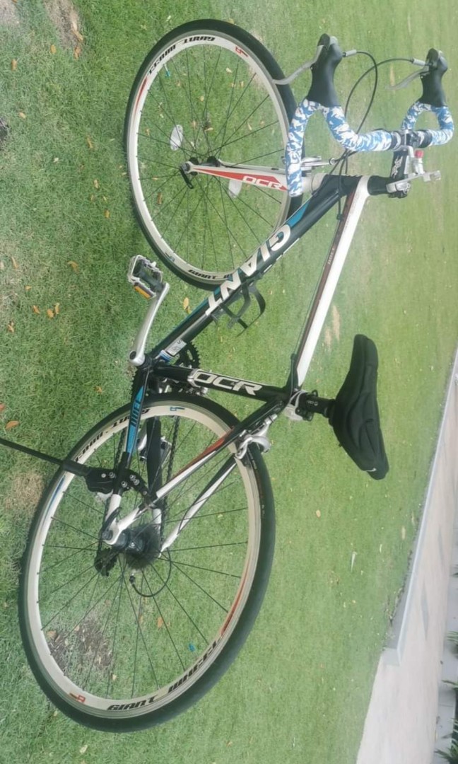 Giant road bike, Sports Equipment, Bicycles & Parts, Bicycles on Carousell