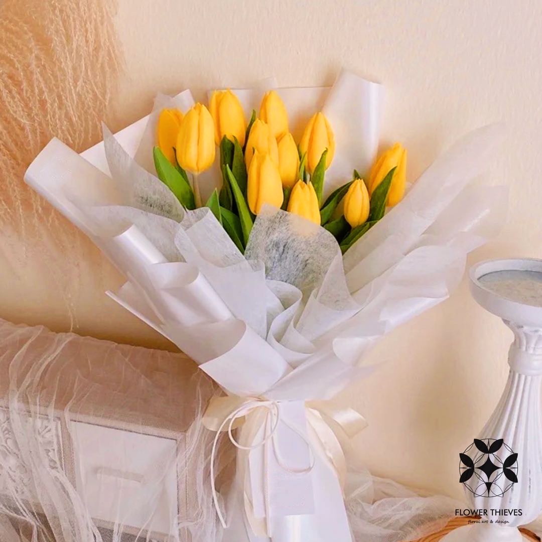 Graduation Flower Bouquet Fresh Holland Tulips Bouquet, Hobbies & Toys