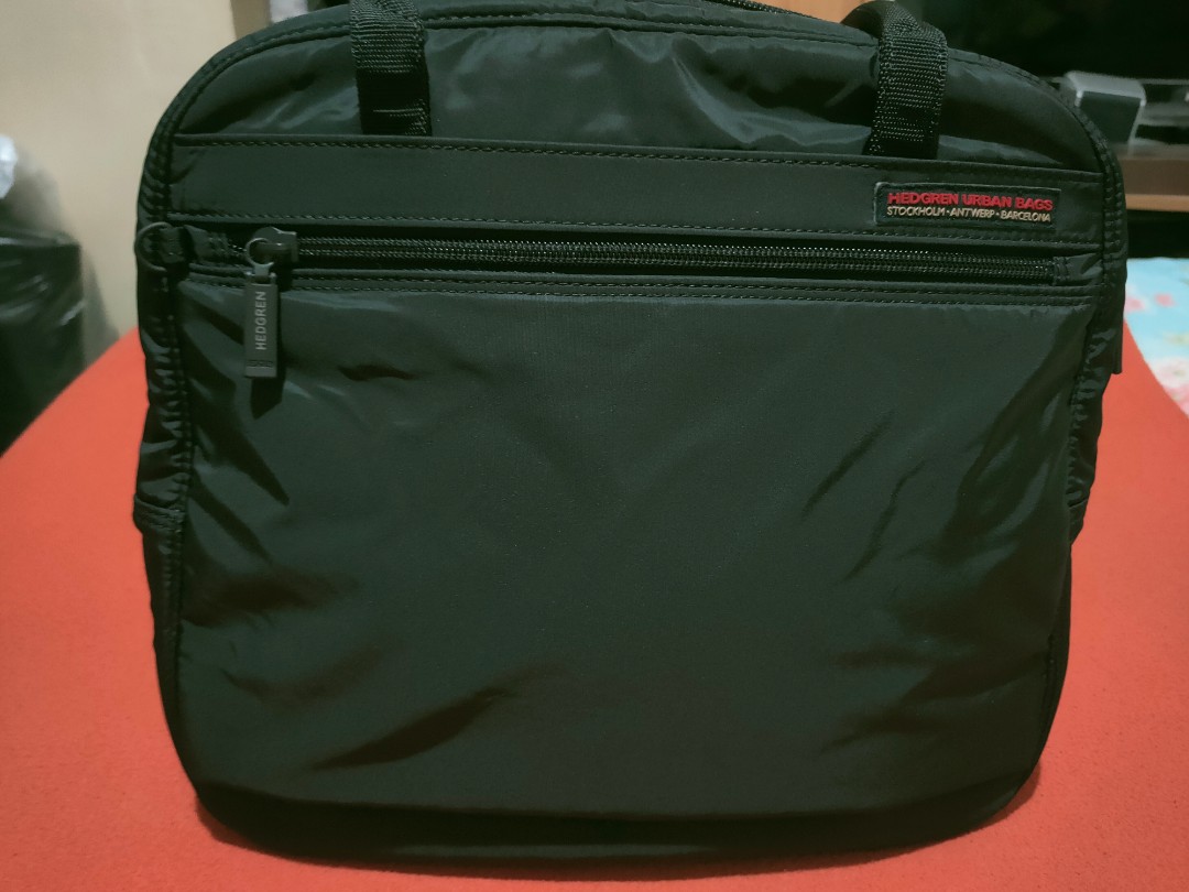 Beoefend bedriegen overschot Hedgren Original Laptop Messenger Bag, Women's Fashion, Bags & Wallets,  Shoulder Bags on Carousell