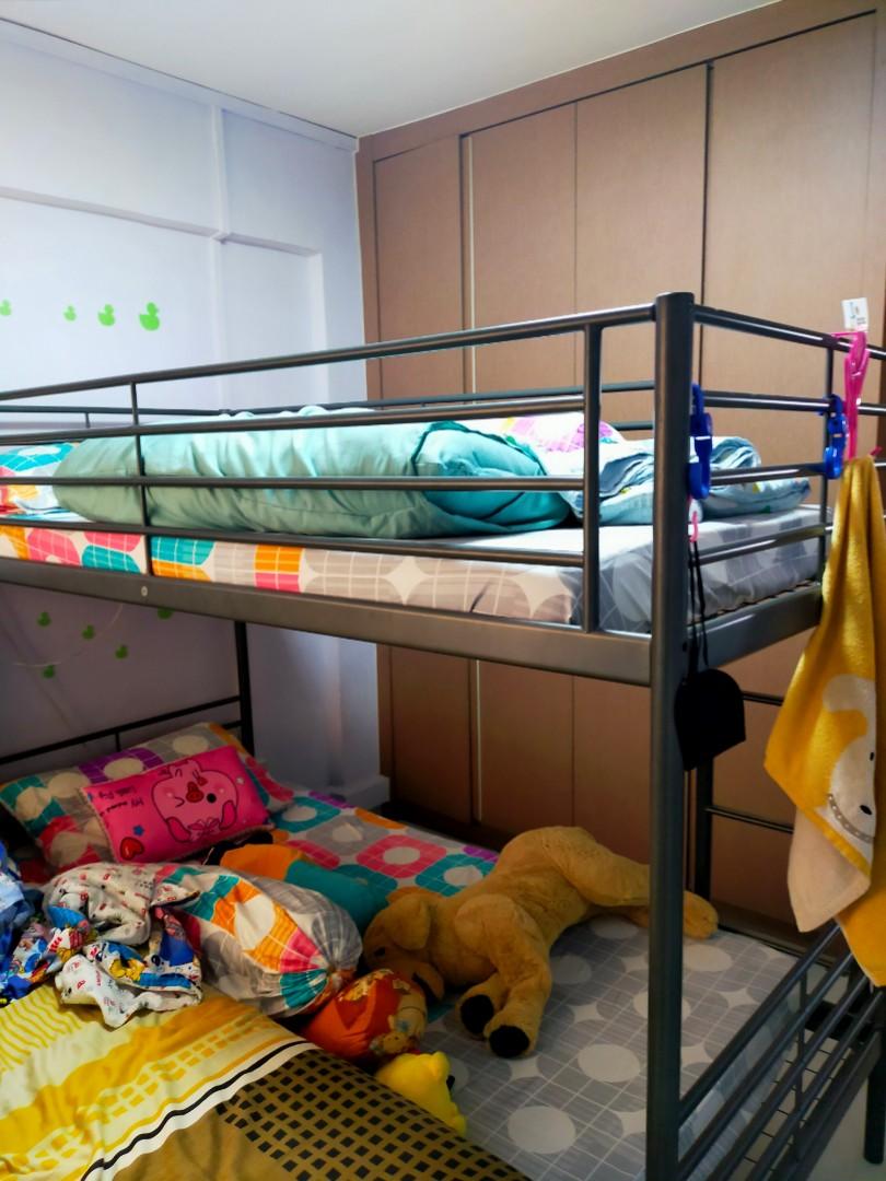 Svarta bunk bed hotsell