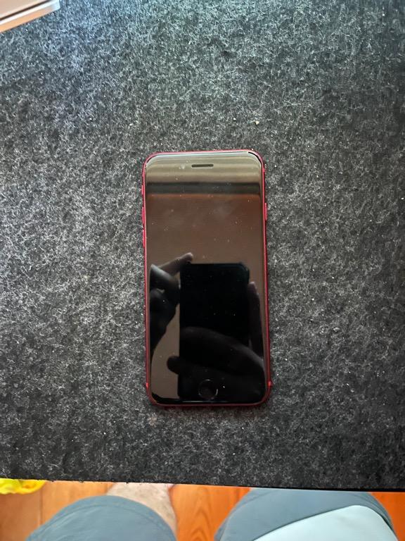Iphone SE 2020 64GB Red (Category: iPhone SE Series) located in Manila. Submitted by paolo_layug (Listing ID 1170807771, Image 3). Description: Iphone SE 2020 64GB Red Bought in May 2021 from apple store (unlocked). Well used but never dropped. Home button working fine Battery Health Maximum Capacity 83% RFS: Bought a new phone You can check item in person if you'd like. .