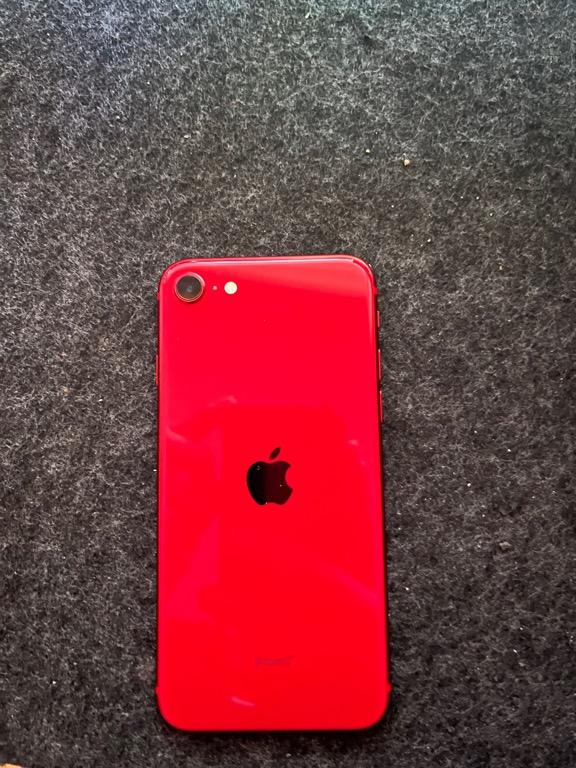 Iphone SE 2020 64GB Red (Category: iPhone SE Series) located in Manila. Submitted by paolo_layug (Listing ID 1170807771, Image 2). Description: Iphone SE 2020 64GB Red Bought in May 2021 from apple store (unlocked). Well used but never dropped. Home button working fine Battery Health Maximum Capacity 83% RFS: Bought a new phone You can check item in person if you'd like. .