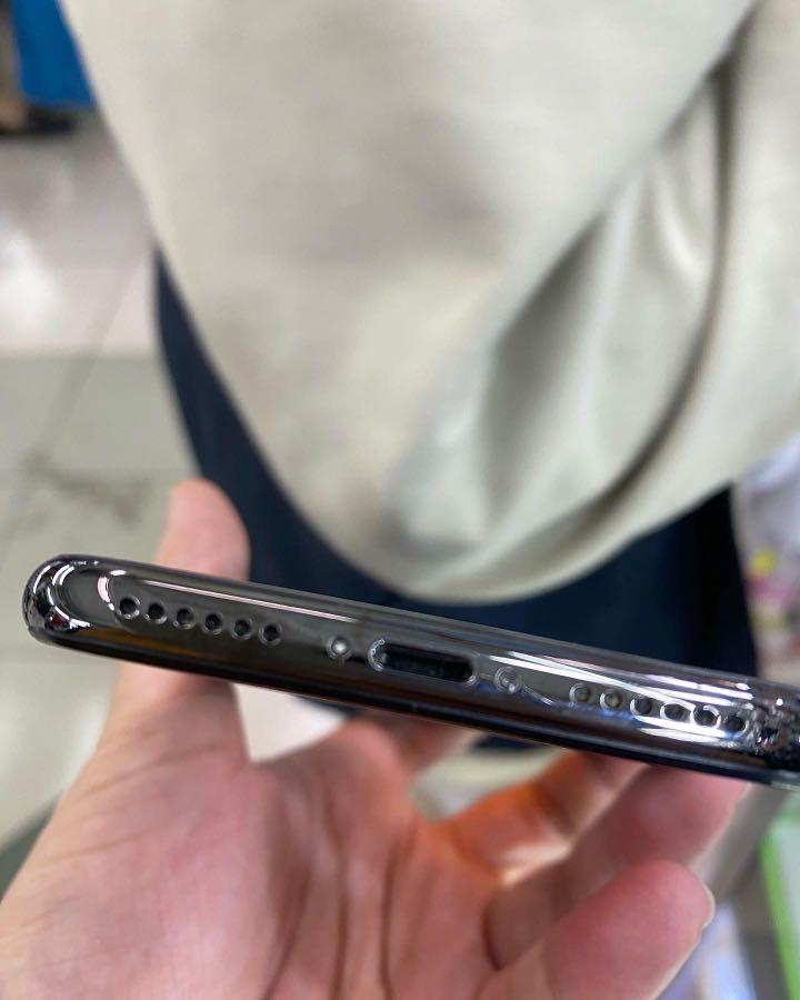 IPHONE X 256GB FACTORY UNLOCKED (Category: iPhone X Series) located in Pasig City. Submitted by fairgadgetshop (Listing ID 1170859092, Image 3). Description: SALE OR SWAP Selling Preloved: IPHONE X 256GB FACTORY UNLOCKED Openline not SEMI FU No icloud issue No hidden issue 8/10 Smoothness Test all you want Face id/True tone working Inclusions: Charger Mode of Payment: Cash, COD (Sf shoulder by the buyer), Bank Transfer, Gcash, Credit card (with a