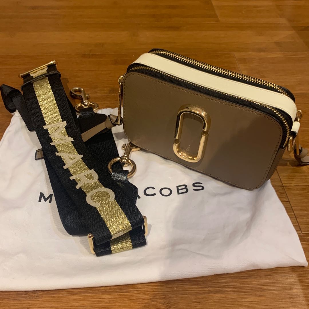 Marc Jacobs Logo Strap Snapshot Small Camera Bag, Luxury, Bags & Wallets on  Carousell