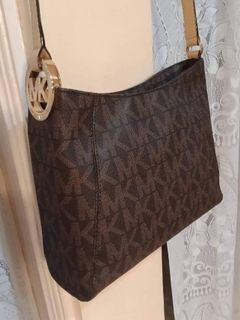 (Category: ) located in . Submitted by fashandtrend (Listing ID 1170783214, Image 1). Description: .