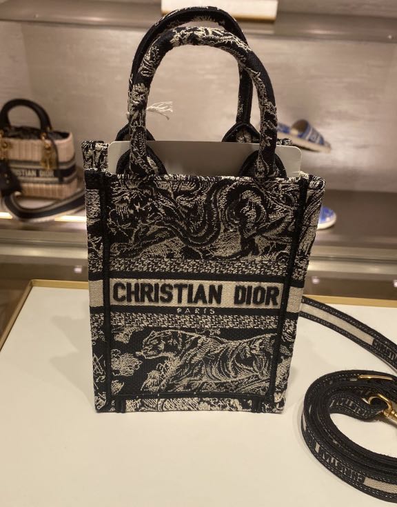 Dior best sale vertical tote