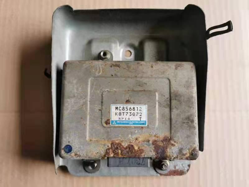 Mitsubishi Pajero V46 Glow Plug Control Unit ( Engine 4M40 2.8L