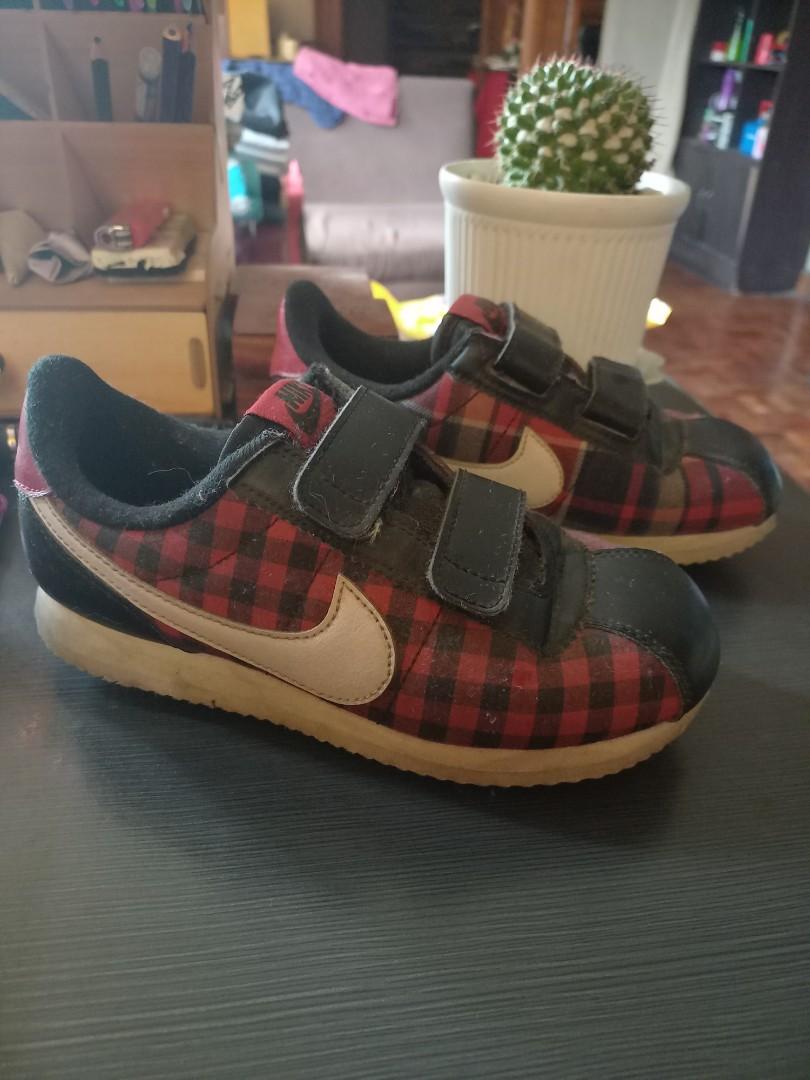 Nike cortez (Category: Babies & Kids Fashion) located in Pasig City. Submitted by cmemo (Listing ID 1170771345, Image 1). Description: outgrown needs cleaning.