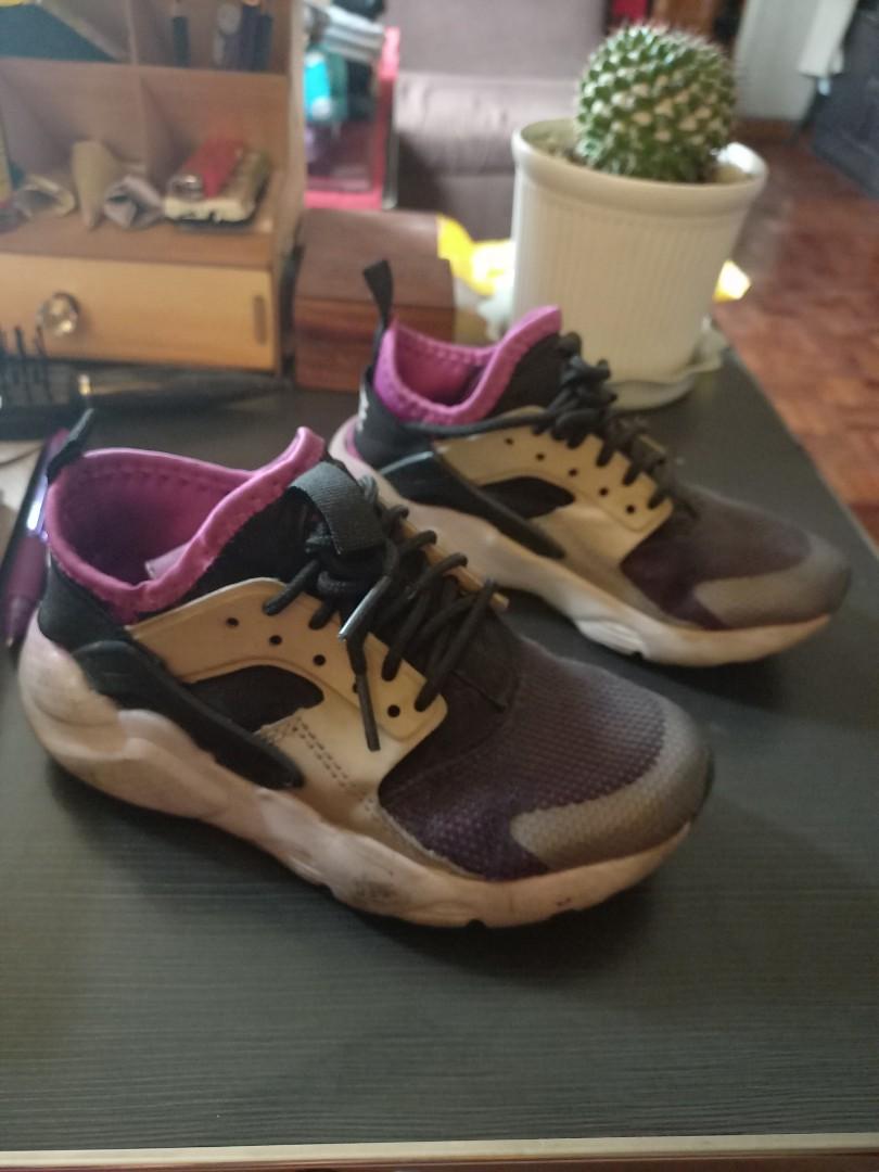Nike huarache (Category: Babies & Kids Fashion) located in Pasig City. Submitted by cmemo (Listing ID 1170771134, Image 2). Description: outgrown needs cleaning.