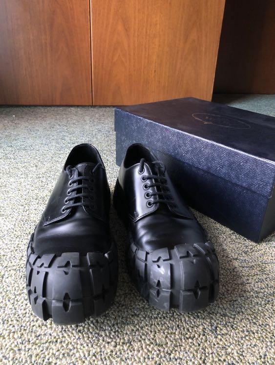 Prada (Category: Sneakers & Footwear) located in Kuching. Submitted by yoOrie (Listing ID 1170716772, Image 3). Description: Used twice Bought at farfetch with $1,639 exc postage. Size Uk8 Comes with box & dust bag .
