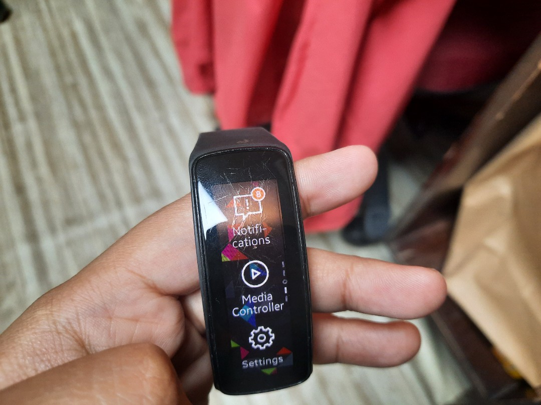 Samsung Gear Fit SM R350 Mobile Phones Gadgets Wearables Smart Watches on Carousell
