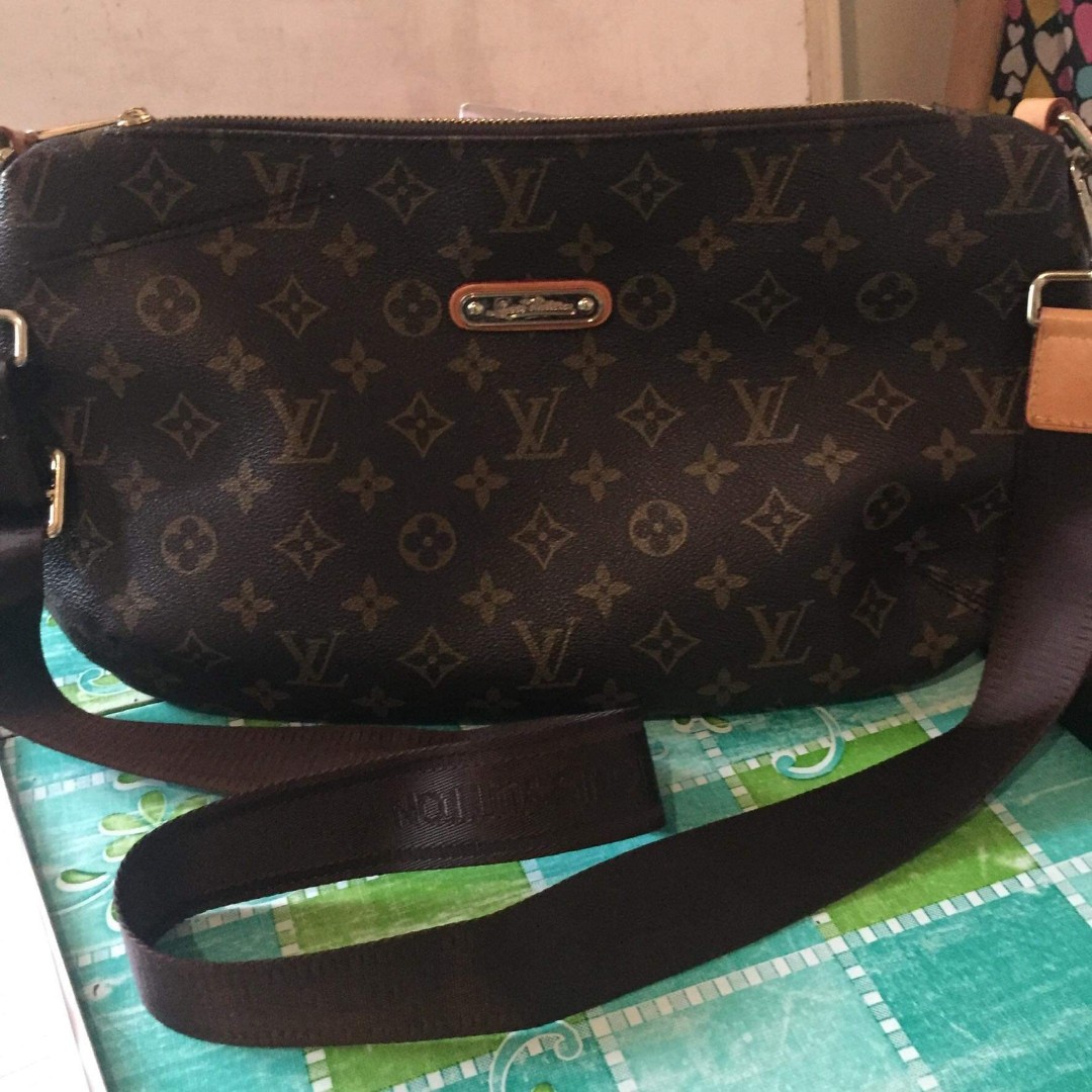 Preloved LV Banana Sling, Women's Fashion, Bags & Wallets, Cross-body Bags  on Carousell