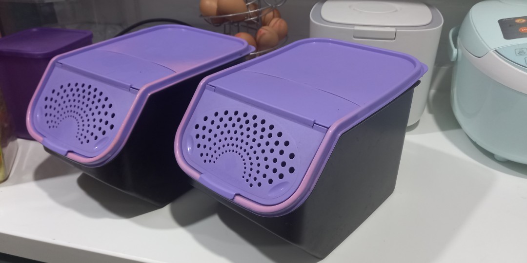 Tupperware onion keeper, Furniture & Home Living, Kitchenware