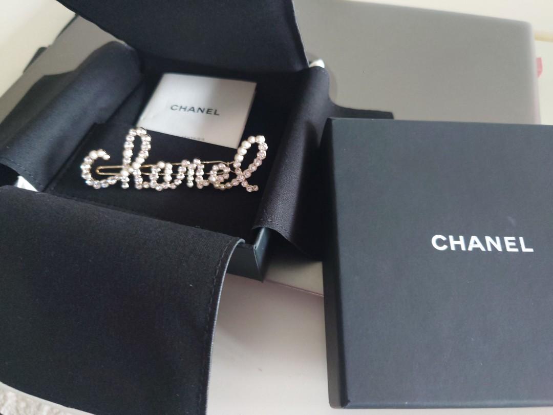 Chanel 19K Script hair clip with pearls and crystals