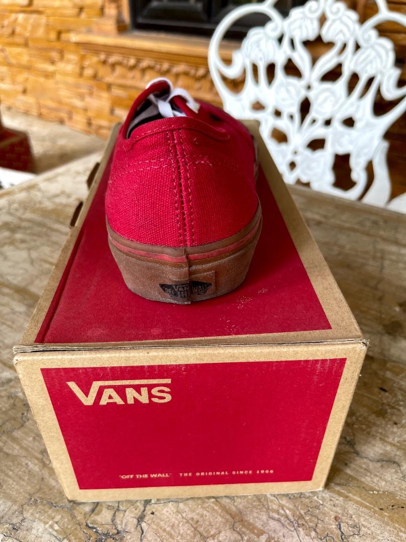 Vans Chili Pepper Red (Category: Sneakers) located in Balagtas. Submitted by ahnsalada (Listing ID 1170700777, Image 3). Description: Authentic (Gumsole) Chili Pepper Men US 9.5 RFS: Barely used Meet up or Delivery *Sf will be shouldered by buyer MOP:Cash/GCash/BPI.