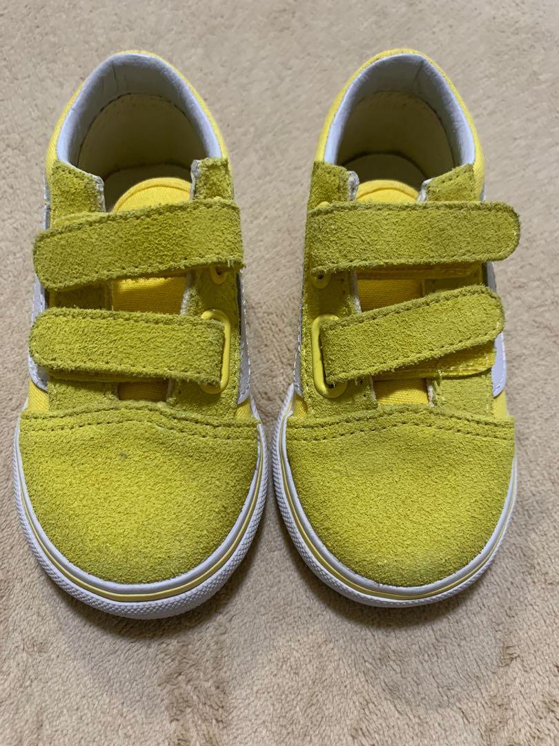 Baby outlet yellow vans