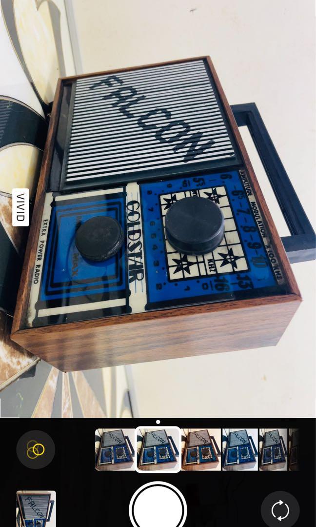 Vintage transistor Radio rare (Category: Portable Music Players) located in Makati City. Submitted by tomypom (Listing ID 1170737126, Image 2). Description: * vintage transistor radio * rare!!! * late 80’s to early 90’s * in good working condition * Philippine made * 1,599 pesos only!!!.
