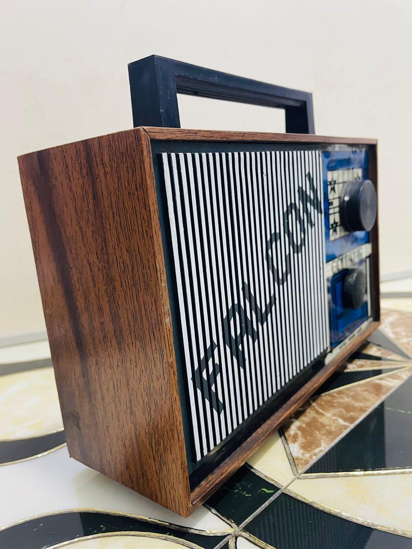 Vintage transistor Radio rare (Category: Portable Music Players) located in Makati City. Submitted by tomypom (Listing ID 1170737126, Image 3). Description: * vintage transistor radio * rare!!! * late 80’s to early 90’s * in good working condition * Philippine made * 1,599 pesos only!!!.