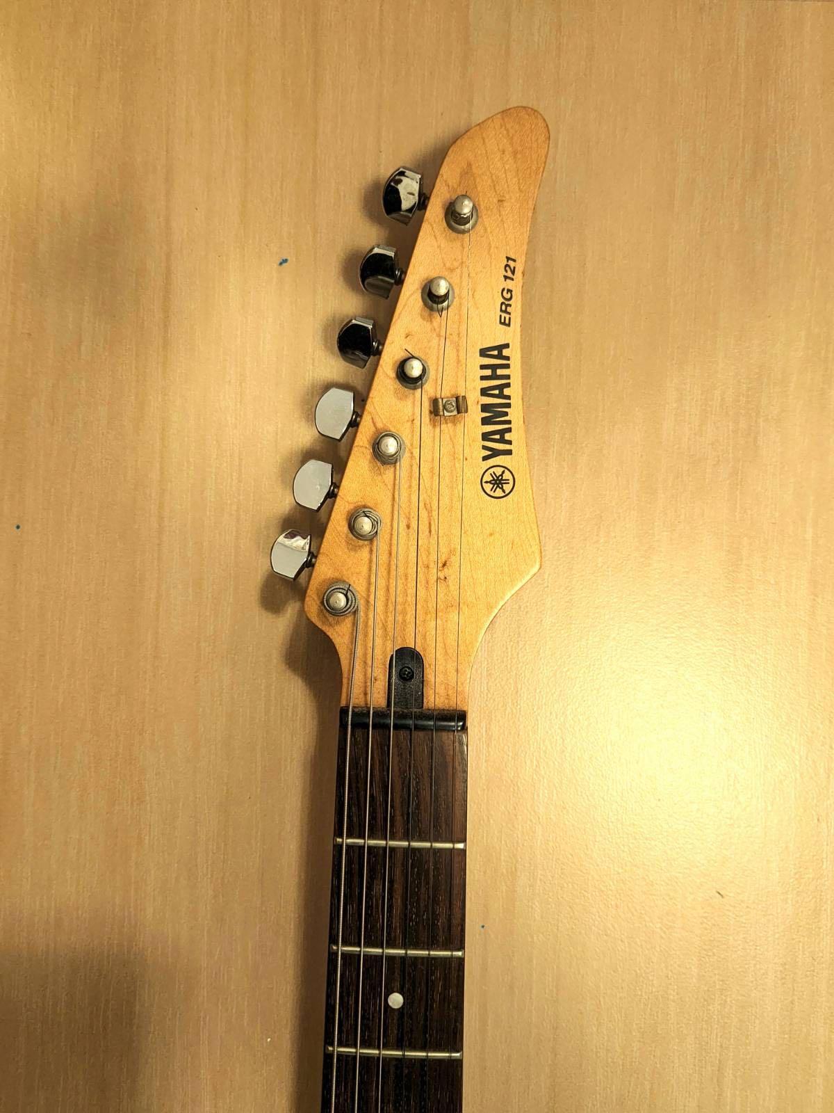 YAMAHA ELECTRIC GUITAR ERG 121, 興趣及遊戲, 音樂樂器 & 配件, 樂器 Carousell