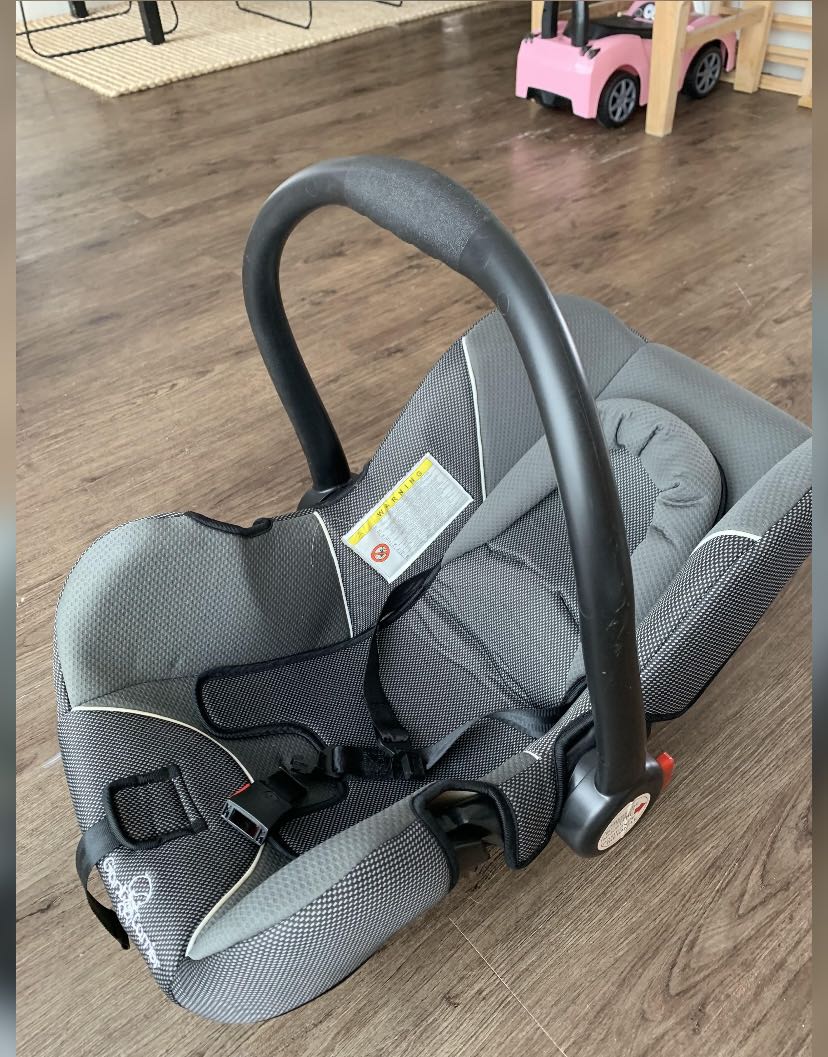 2 in 1 Carrier and Car Seat, Babies & Kids, Going Out, Car Seats on