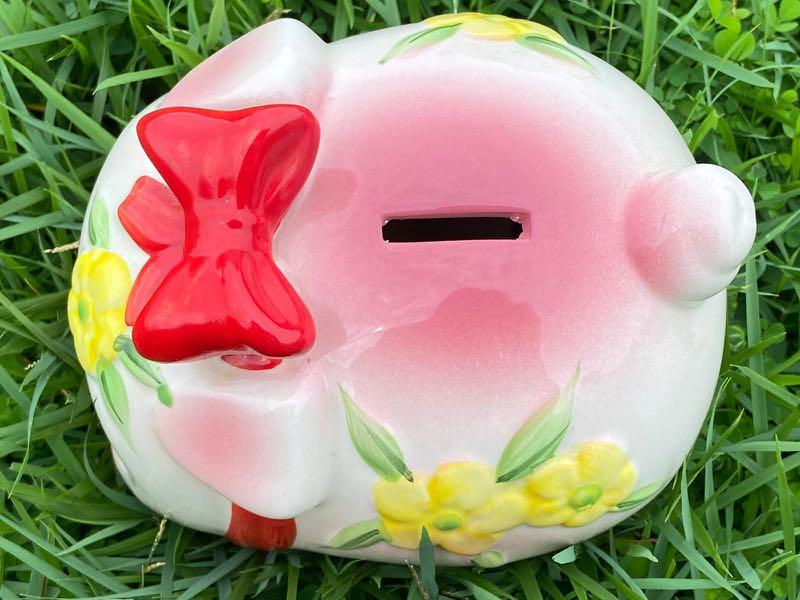經典懷舊 中國製造 中型陶瓷豬仔錢罌 錢箱coin piggy bank, 興趣及遊戲, 收藏品及紀念品, 古董收藏 - Carousell