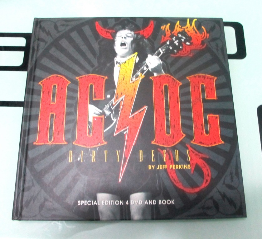 AC/DC BOOK AND FOUR DVD, 興趣及遊戲, 音樂樂器 & 配件, 音樂與媒體 - CD 及 DVD - Carousell