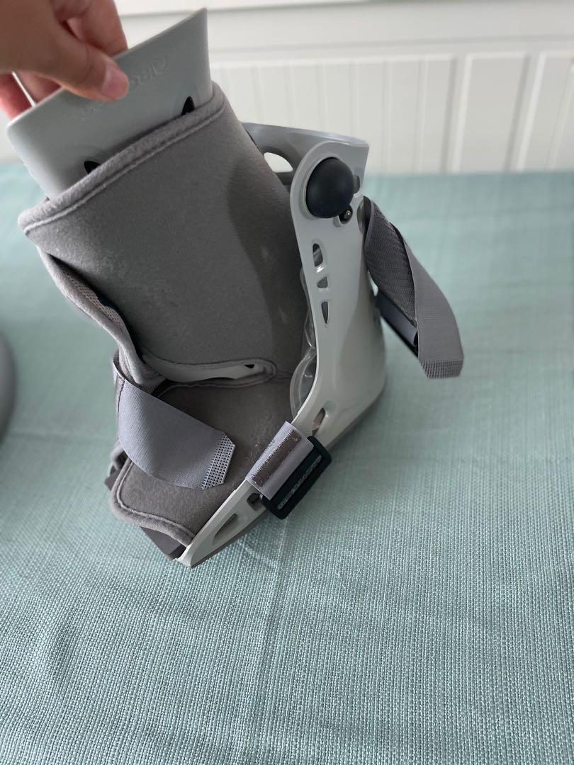 Aircast ankle brace heavily discounted, Health & Nutrition, Braces