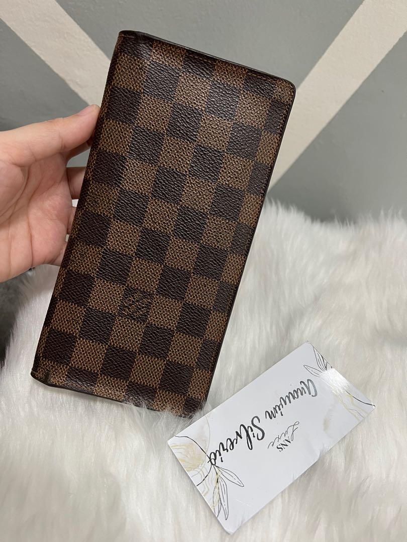 how do you know a louis vuitton wallet is real