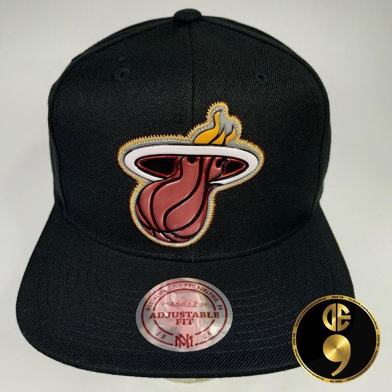 SF Giants Mitchell and Ness cap, Men's Fashion, Watches & Accessories, Caps  & Hats on Carousell