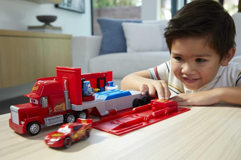 Transforming mack truck hotsell