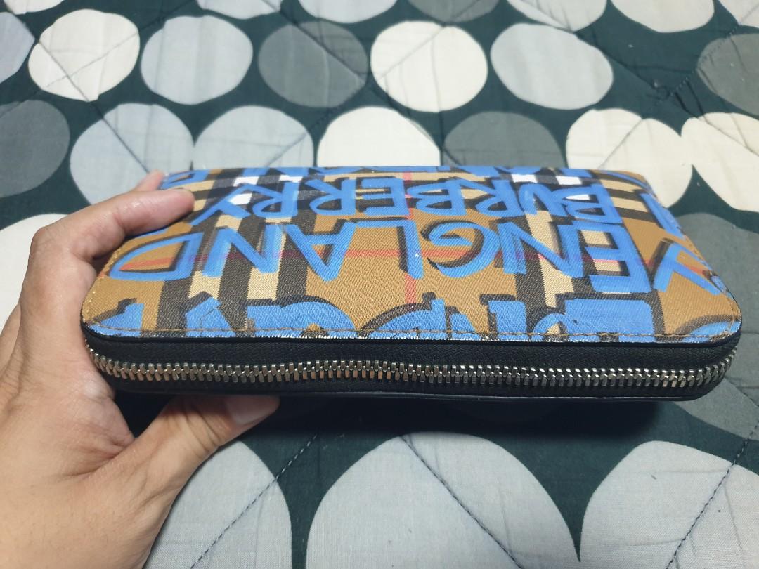 Burberry graffiti wallet hot sale