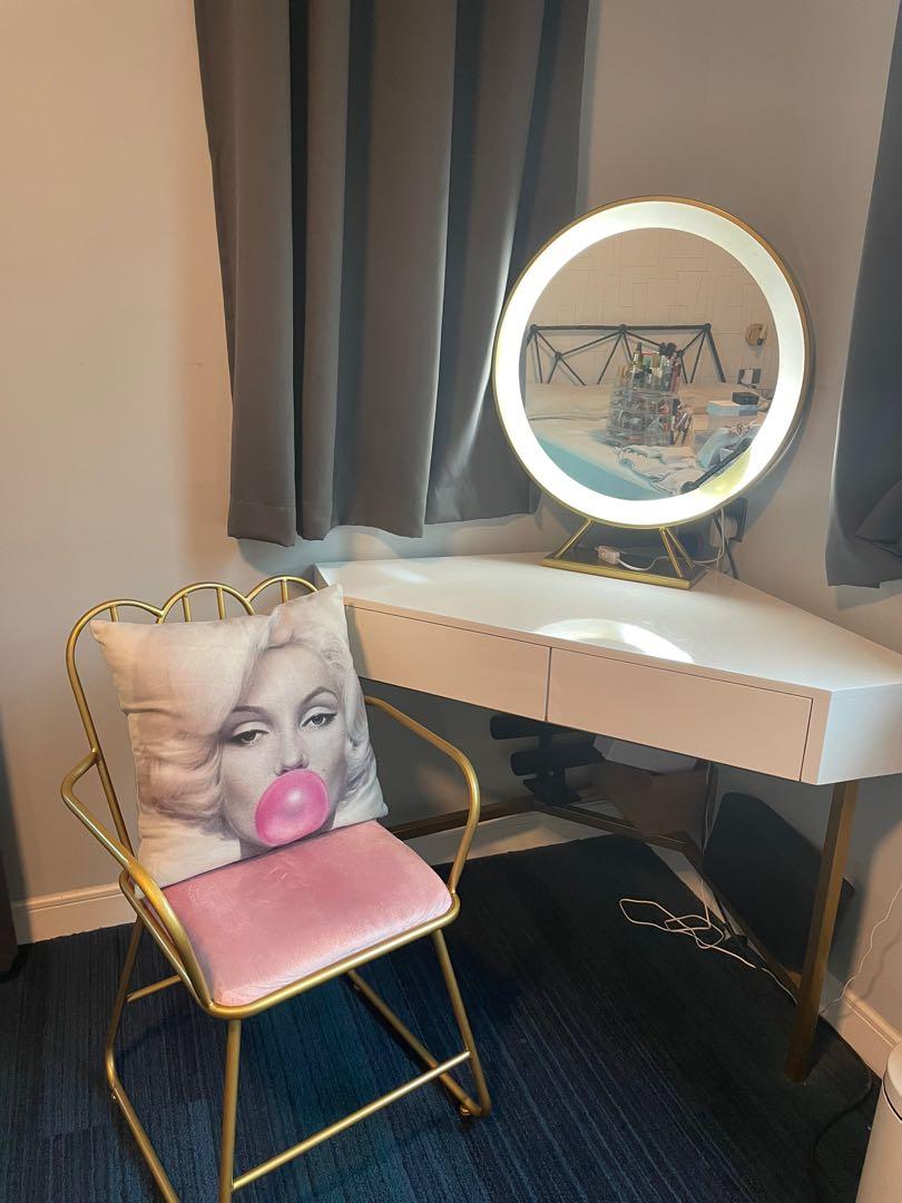 Corner Vanity table & chair NOT IKEA , 傢俬＆家居, 傢俬, 櫃子、組合櫃及置物架 Carousell