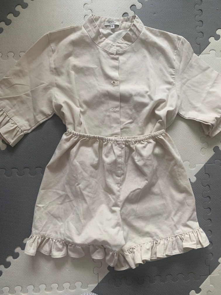 Eve The Label Linen Loungewear (Category: Sets or Coordinates) located in Taguig. Submitted by lxclozette (Listing ID 1170901893, Image 2). Description: Originally priced at 2700 Selling low for 900 only.