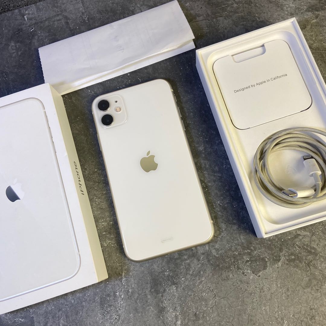 iPhone11 本体 128GB ホワイト 箱・充電器あり Amazon.com: Apple iPhone 11, US Version, 128GB, White