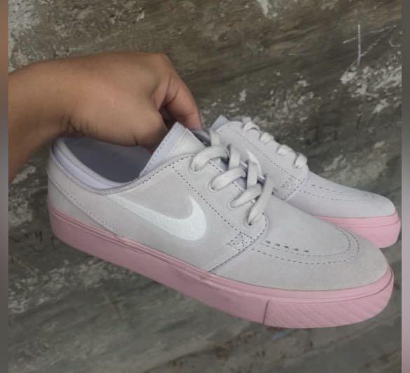 nike janoski pink gum