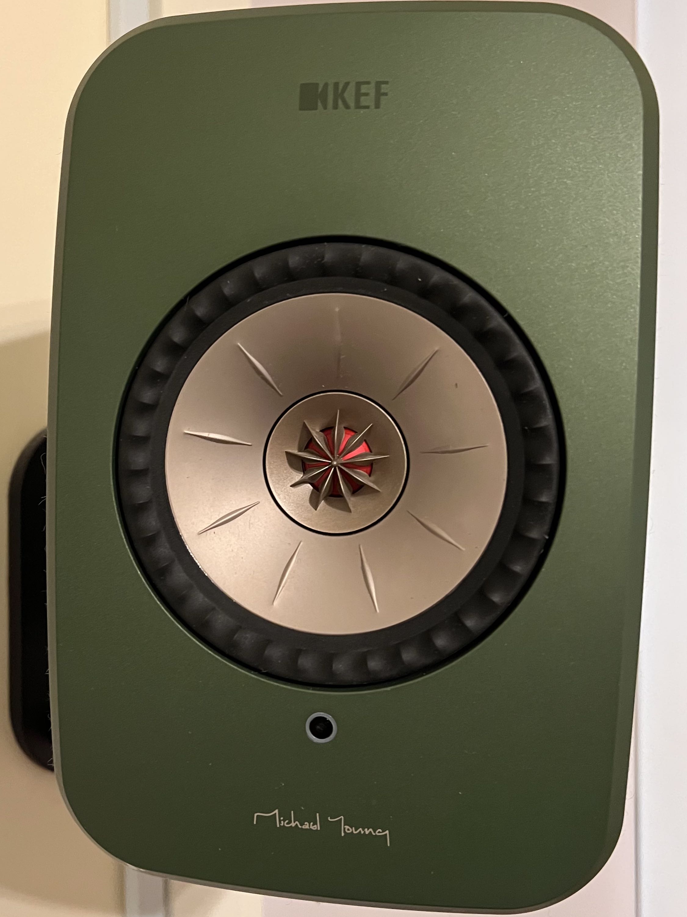 KEF LSX 多元連接選項無線喇叭olive green 連掛牆架, 音響器材