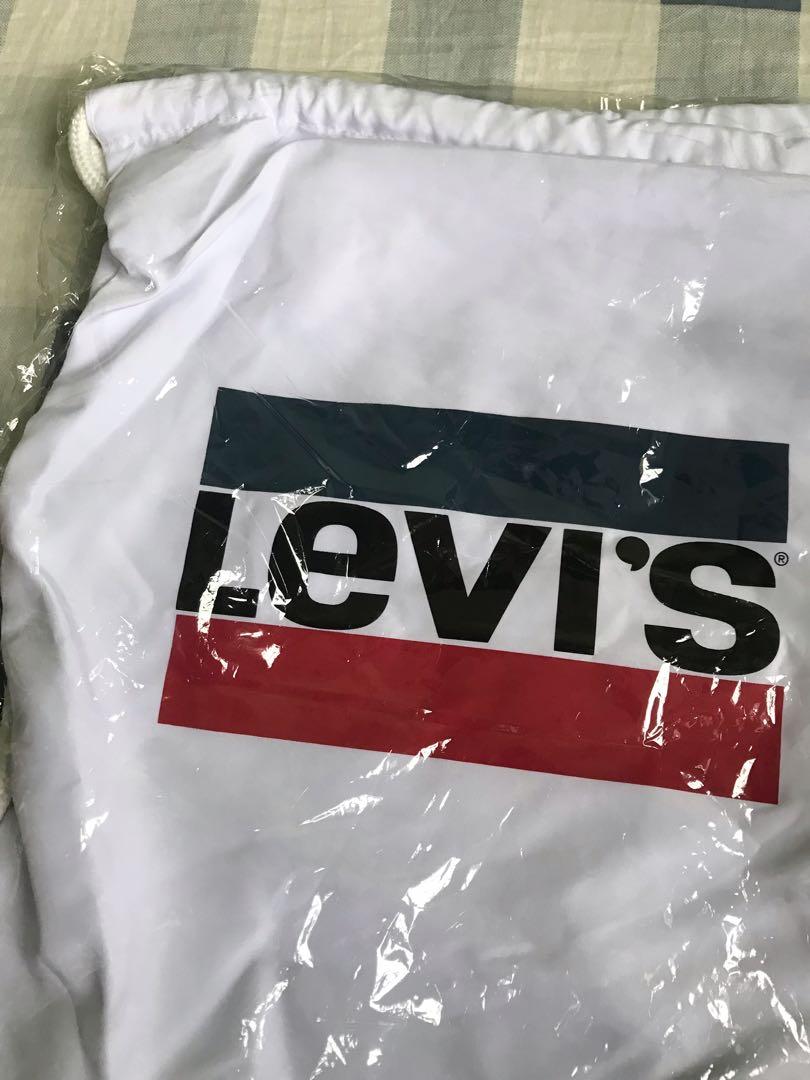 Levi’s® Drawstring White Backpack Original (Category: Backpacks) located in Cainta. Submitted by stuff_4_sale_dump (Listing ID 1170966489, Image 2). Description: .
