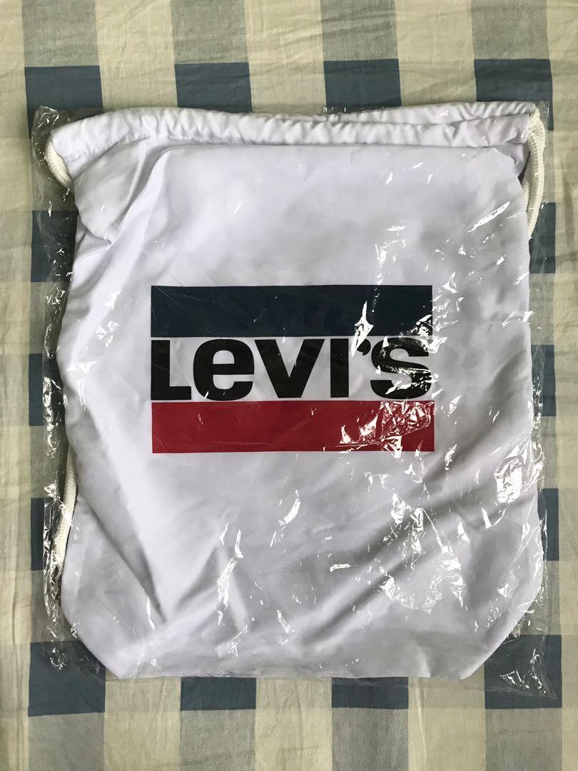 Levi’s® Drawstring White Backpack Original (Category: Backpacks) located in Cainta. Submitted by stuff_4_sale_dump (Listing ID 1170966489, Image 1). Description: .