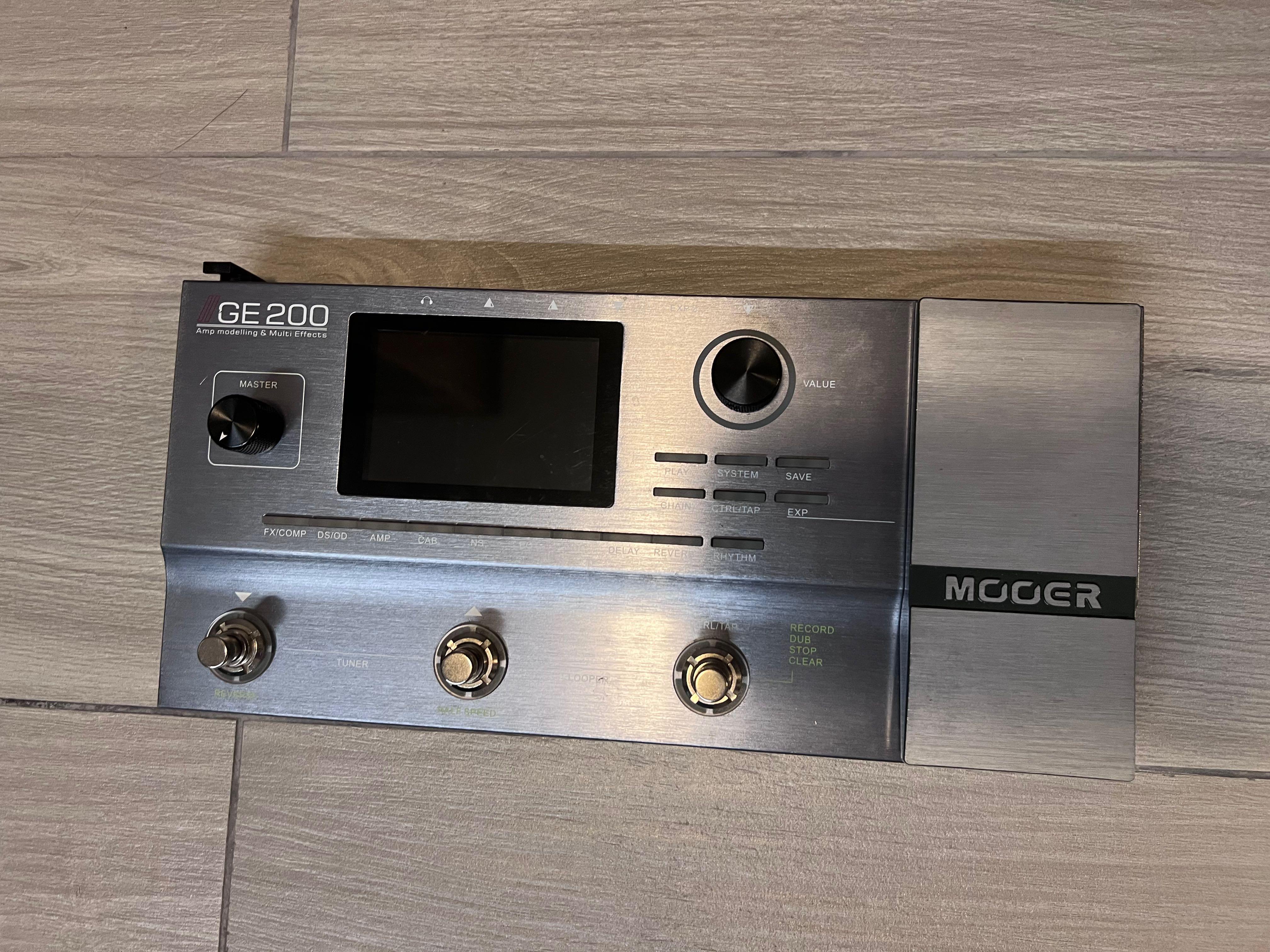 Mooer GE200 Multi Effector with 英式三腳插, 興趣及遊戲, 音樂、樂器