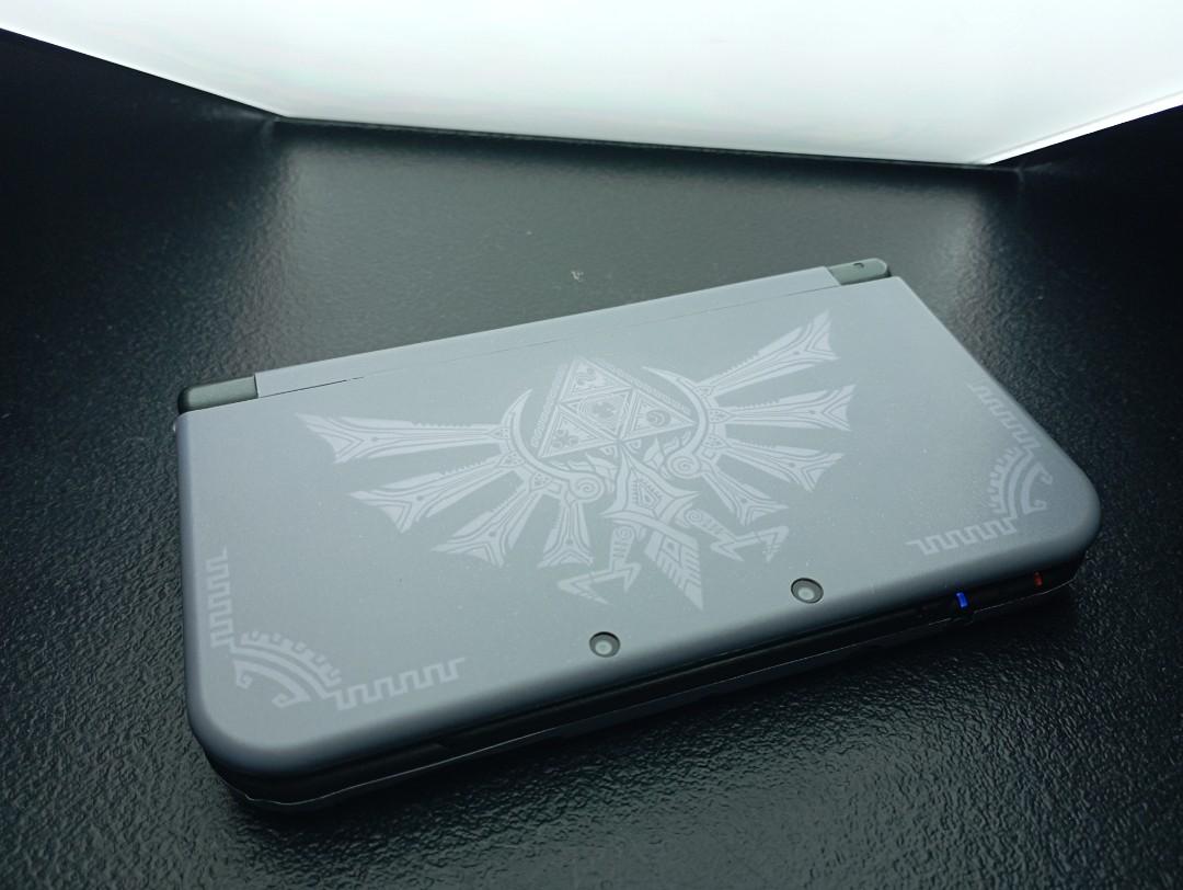 New Nintendo 3DS XL Hyrule Edition with Pokemon Moon Gamecart (DUAL IPS