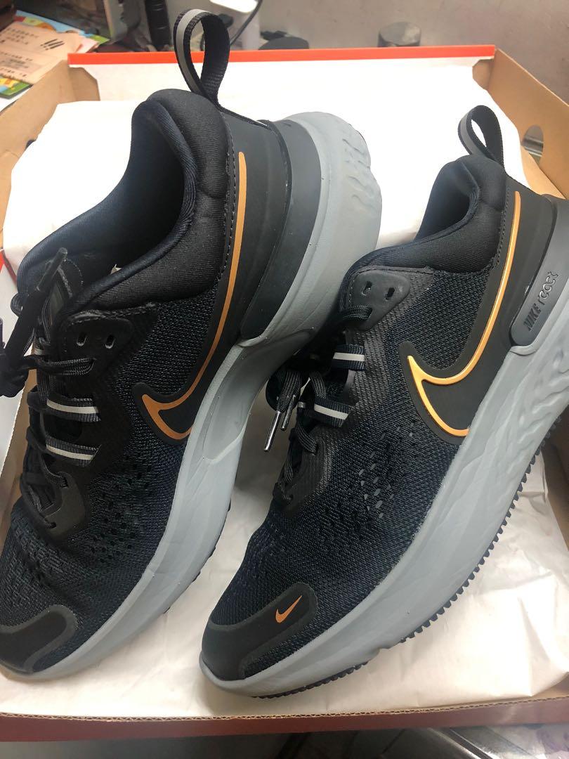 Nike Running Shoe React Miler 2 - Black/Metallic Gold/Dark Smoke