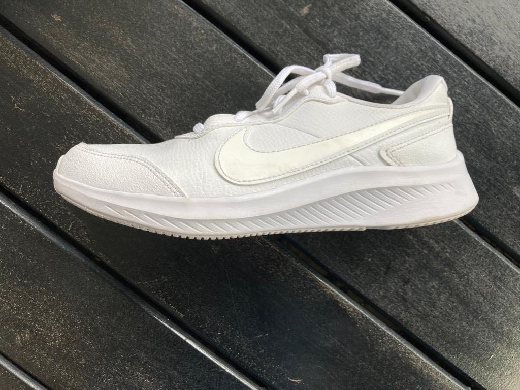 Nike 5y shoes hotsell