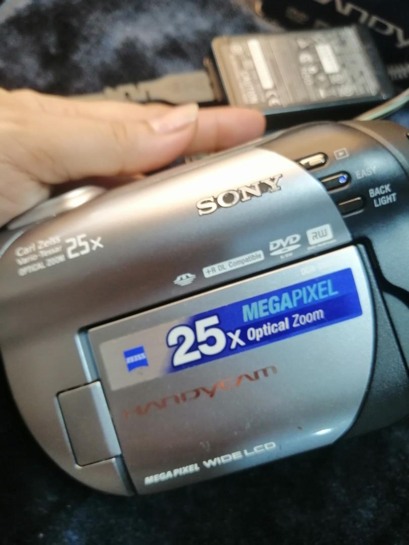 Sony handycam (Category: Video Cameras) located in General Mariano Alvarez. Submitted by ma.miafajardo1219 (Listing ID 1170969292, Image 3). Description: Sale!sony handy cam DCR/DVD MEMORY CARD👍4000php✔️ 25 megapixel optical zoom Complete accesories Issue-foggy sa lcd but no effect sa pag kuha ng photos or video And need naka charge Mahaba naman ang cord Selling this as is🙏#respectpost.